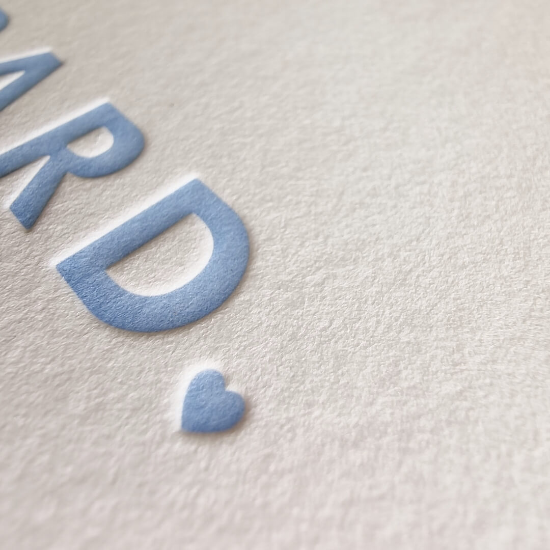 Letterpress geboortekaart met kleur op snee
